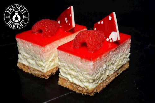 Strawberry Cheese Cake Mignardise