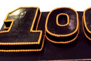Anniversary Cake 370